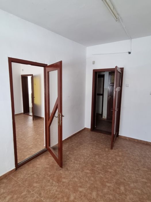 Ofer spre închiriere spațiu comercial