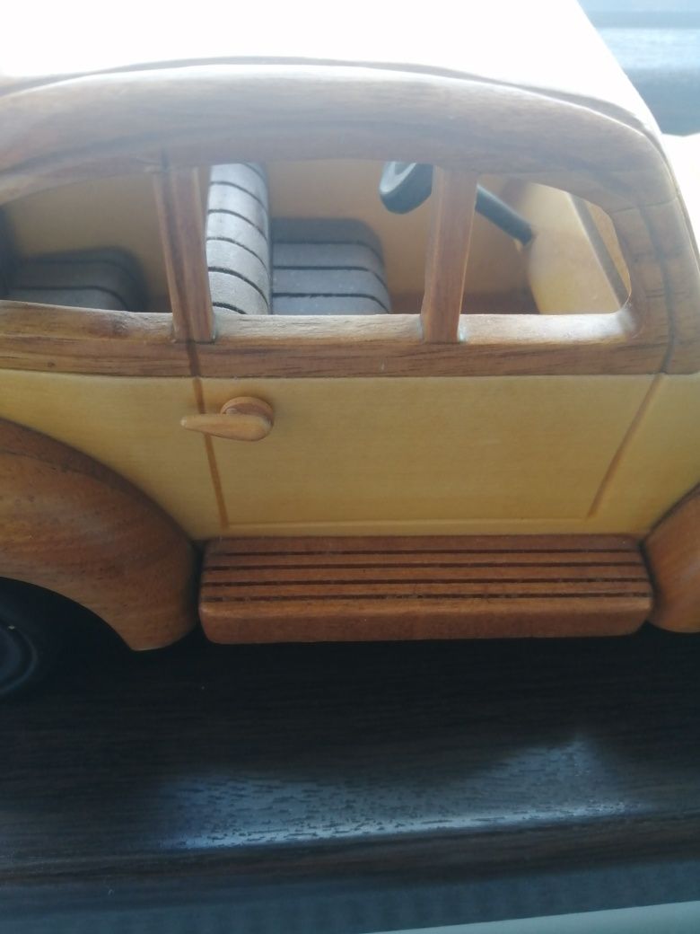 Mașină din lemn, 30 cm.