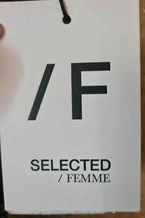 зелена сатенена рокля M