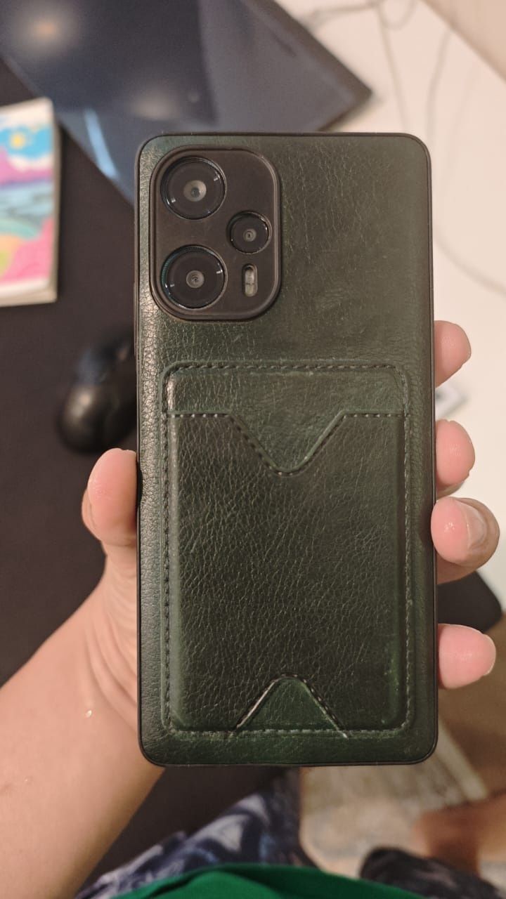 Телефон Poco F5.