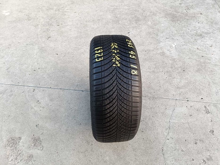 O anvelopa 245 45 18 goodyear vector 4 seasons 7 mm dot 2023