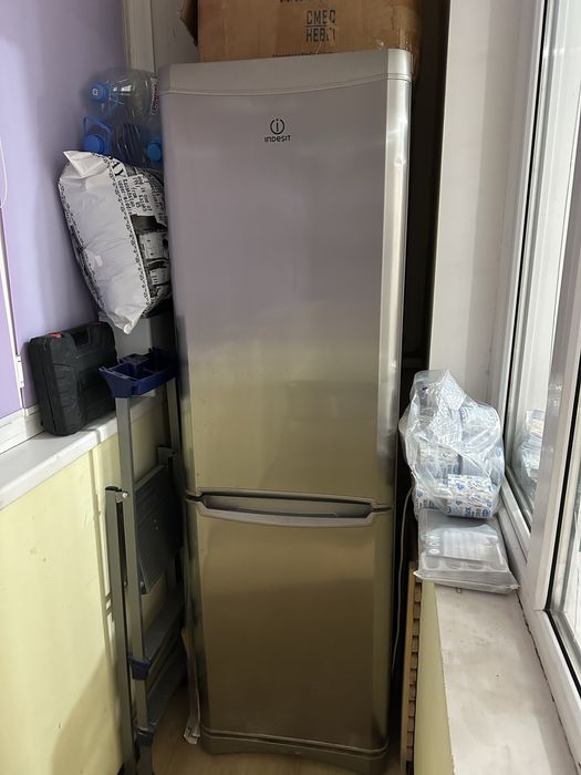Холодильник срочно продам