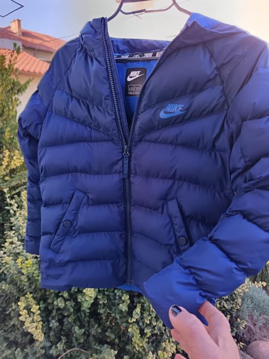 Продавам яке на nike!