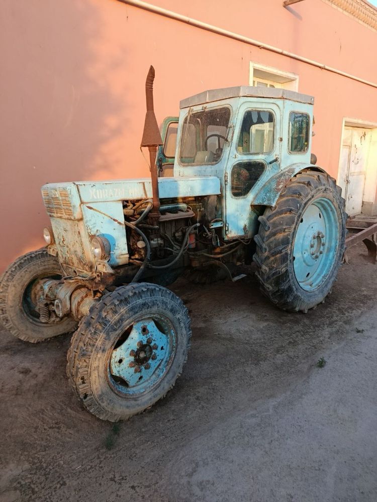 Traktor sotiladi