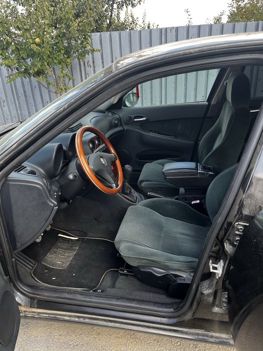 Vand Alfa romeo 2000 2.0 benzina sau schimb cu atv