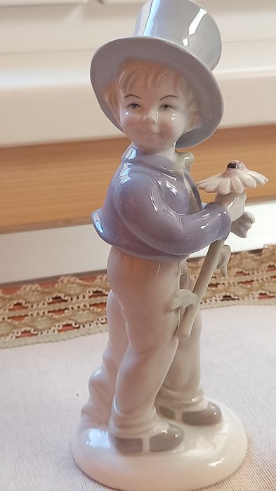 Vand bibelou porțelan lucios colorat superb,stare perfecta