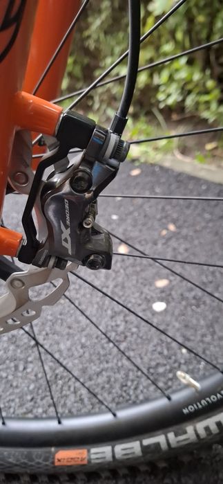 Bicicletă electrica carbon Cube acționteam 2023