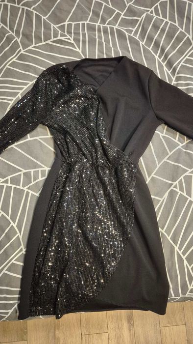 Продавам черна официална рокля