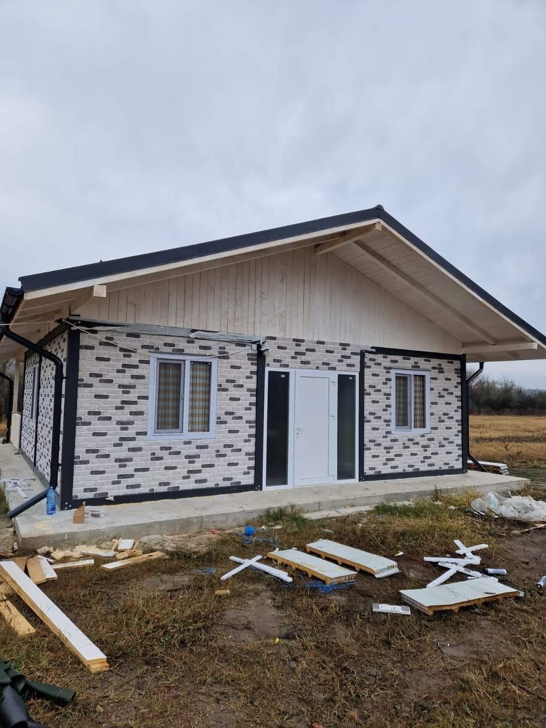 Casă pe structură metalică