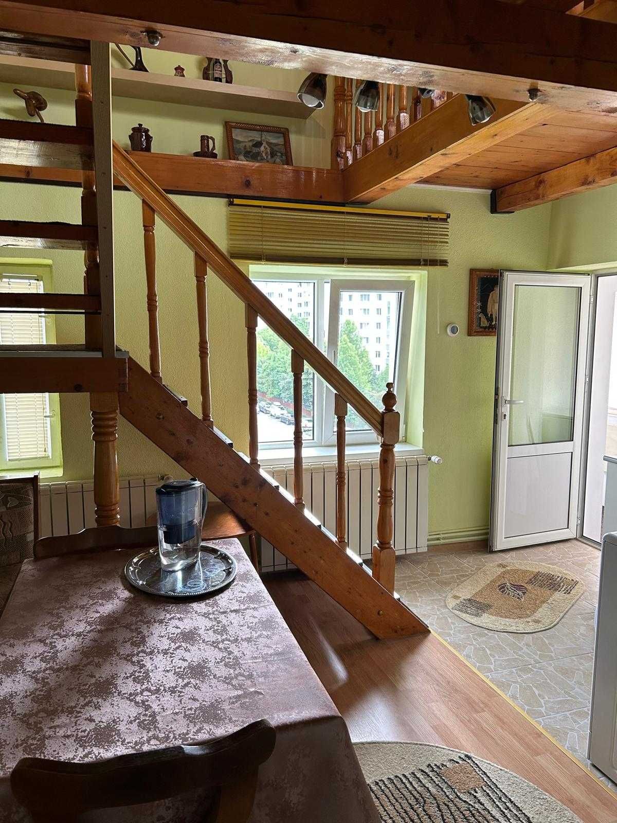 Apartament cu etaj interior (la mansarda)