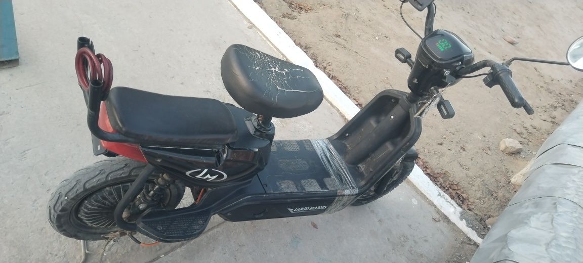 Skuter satiladi hamma jayi saz nukusde