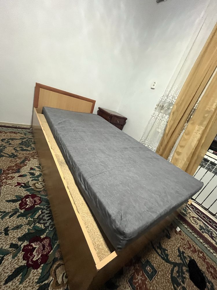 Продам кровать с матрасом
