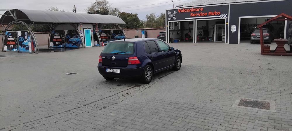 Volkswagen. Golf.