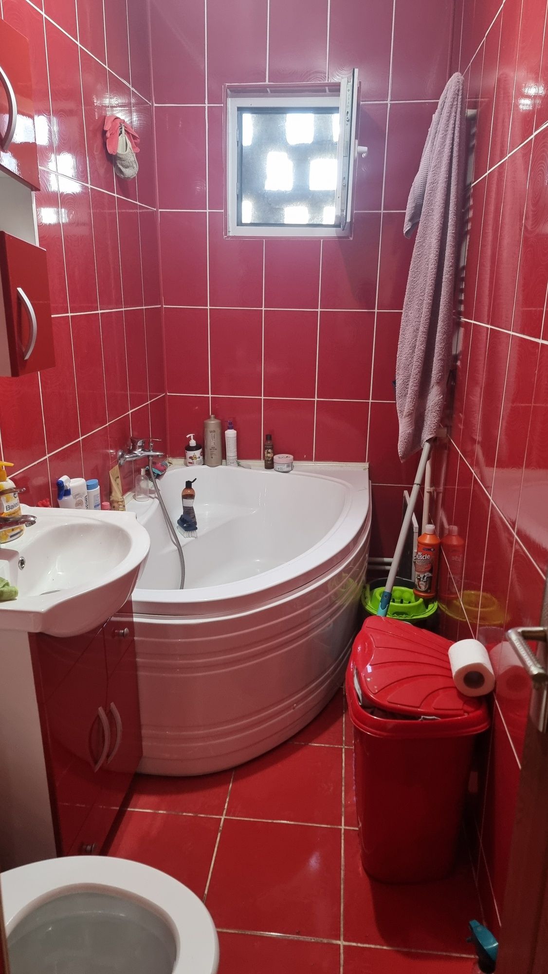 Închiriez  apartament pe termen lung