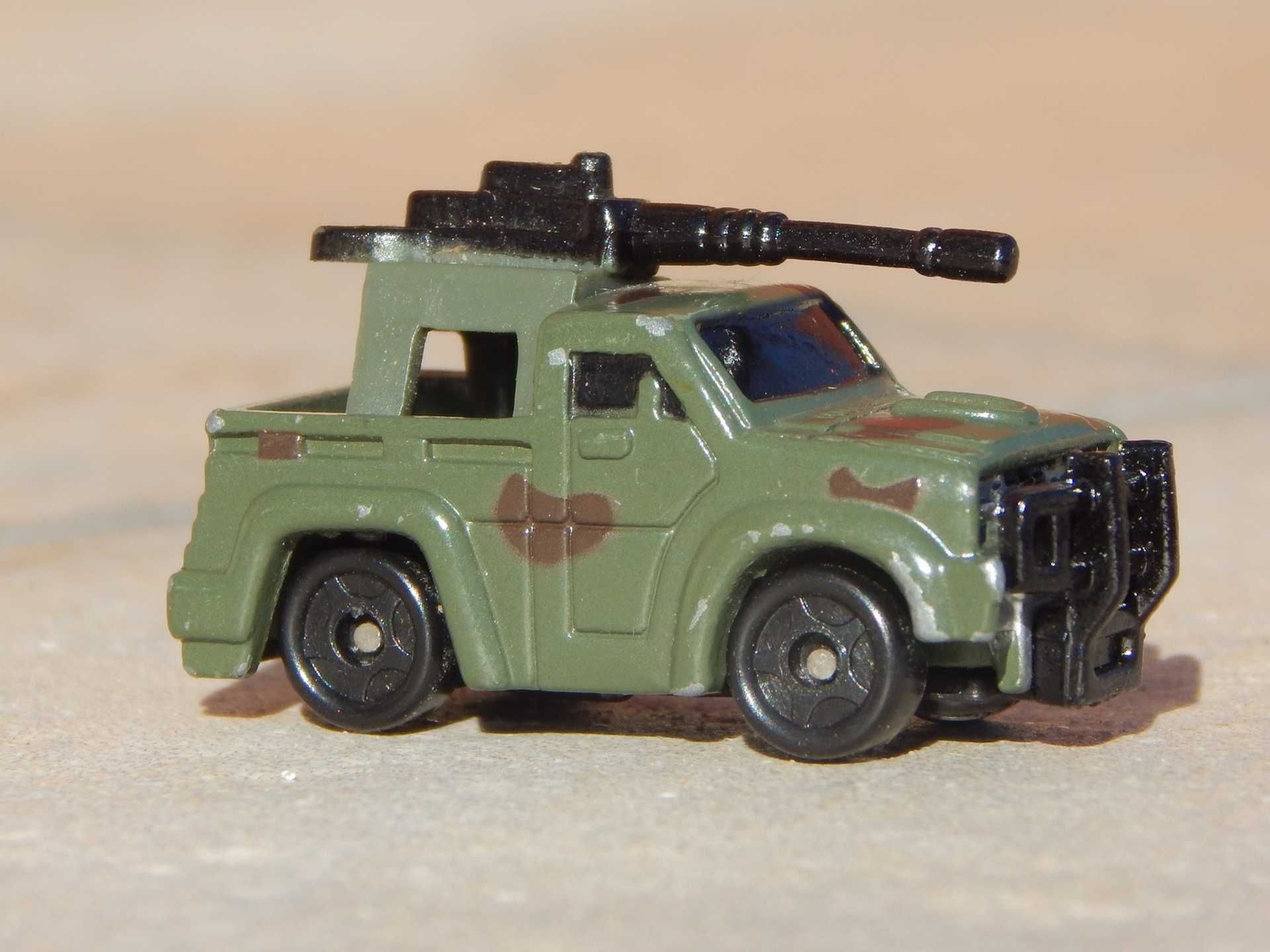 Macheta camioneta militara cu mitraliera sc 1:87 HO