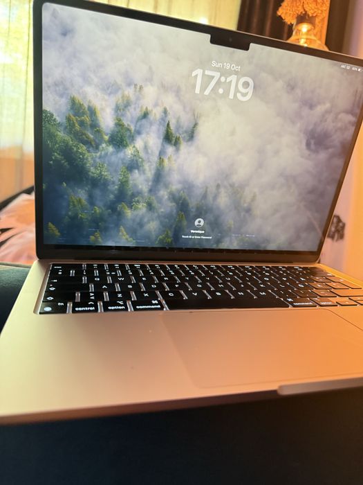 Macbook Air 13-inch M2 256GB Starlight