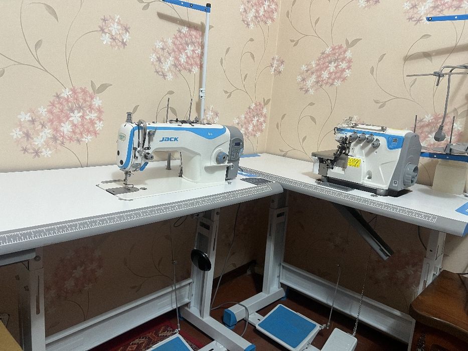 Машинка аверлок за две штуки 1.000$