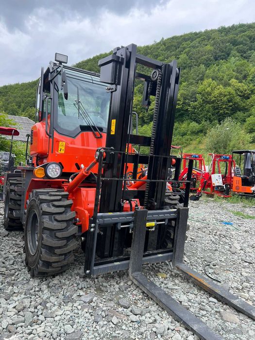 Stivuitor 4x4 allterain SM320