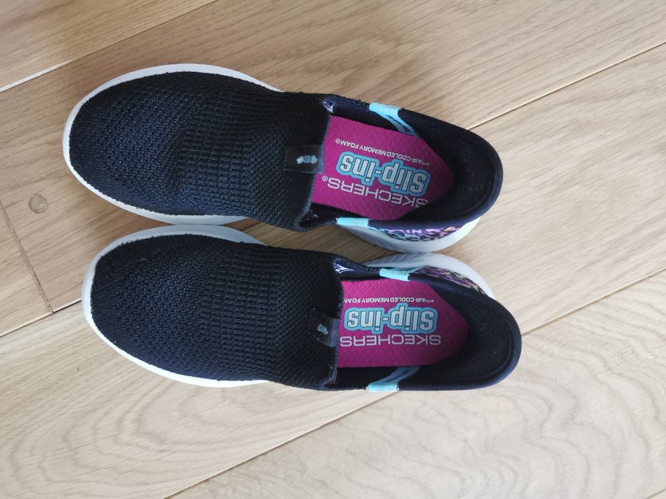 Pantofi Skechers mărime 28