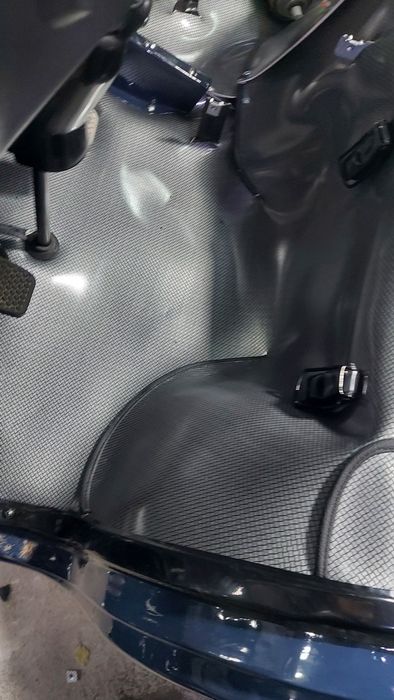 Damas saloniga lenolium solish