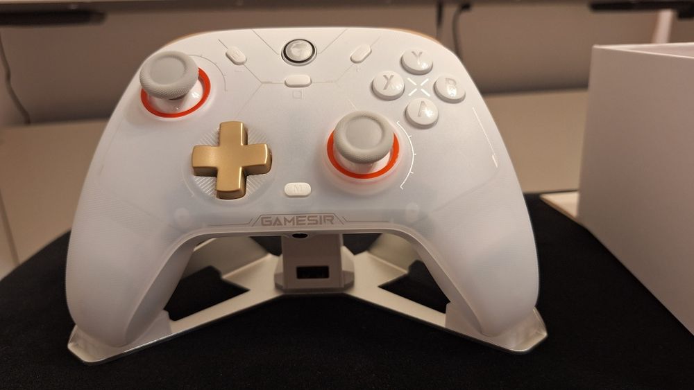 Nou- Controler wireless multiplatformă GameSir Cyclone 2
