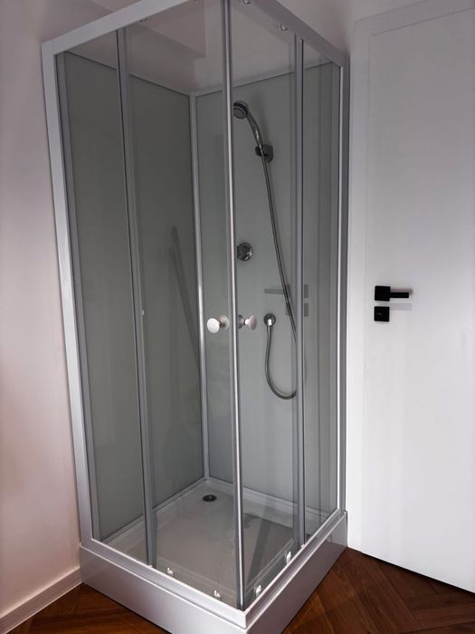 Cabină de duș pătrată