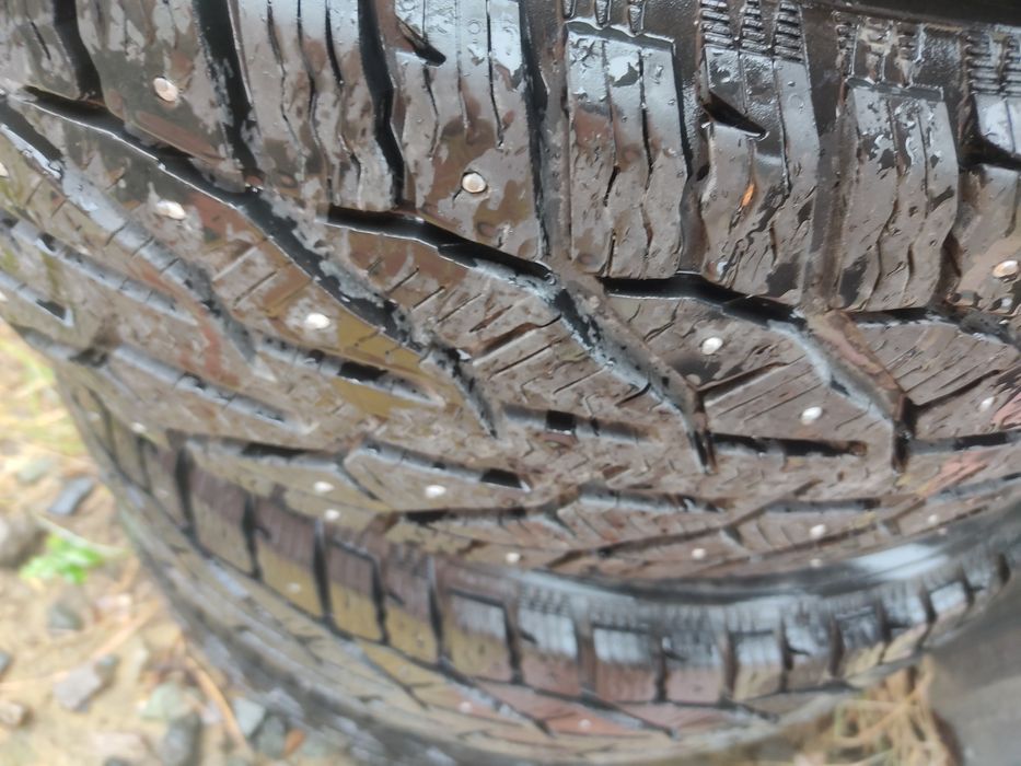 Шины зимние  215*60 r17