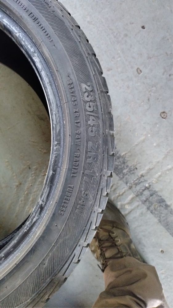 Anvelope Barum 235/45/R17