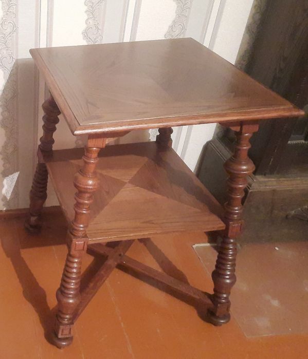 Продается дубовый столик