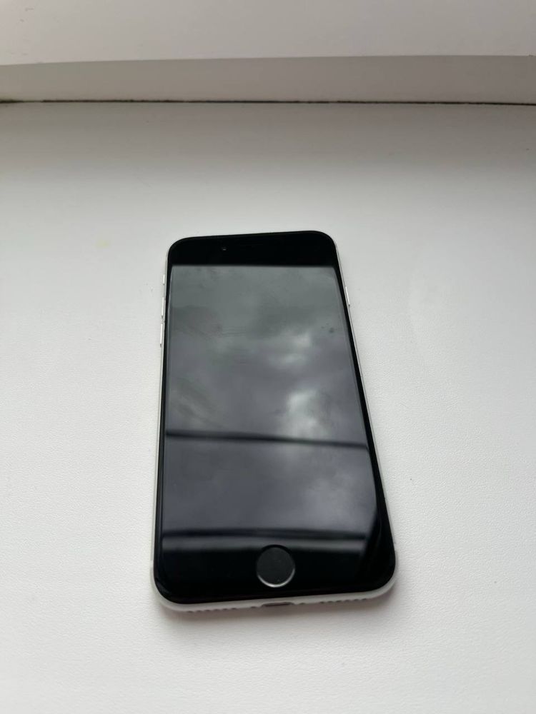 Продам Apple iPhone SE (2020) 64Gb