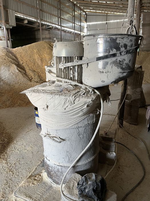 Продам дробилку 3-х фазка  мотор 7.5 КВТ 220тыс