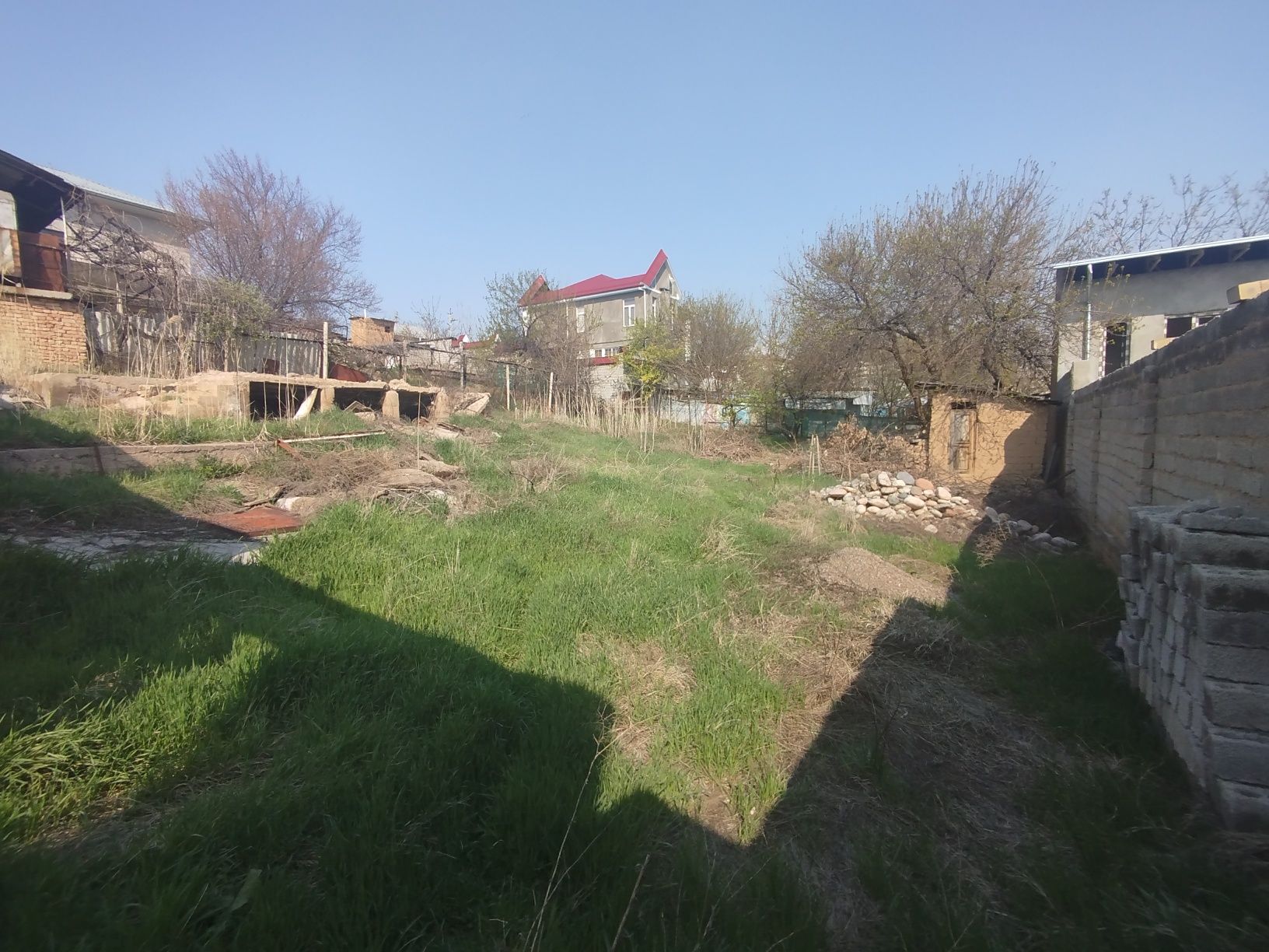 uchqahramon emadinda 6 sotixli hovli zudlik bilan sotiladi i