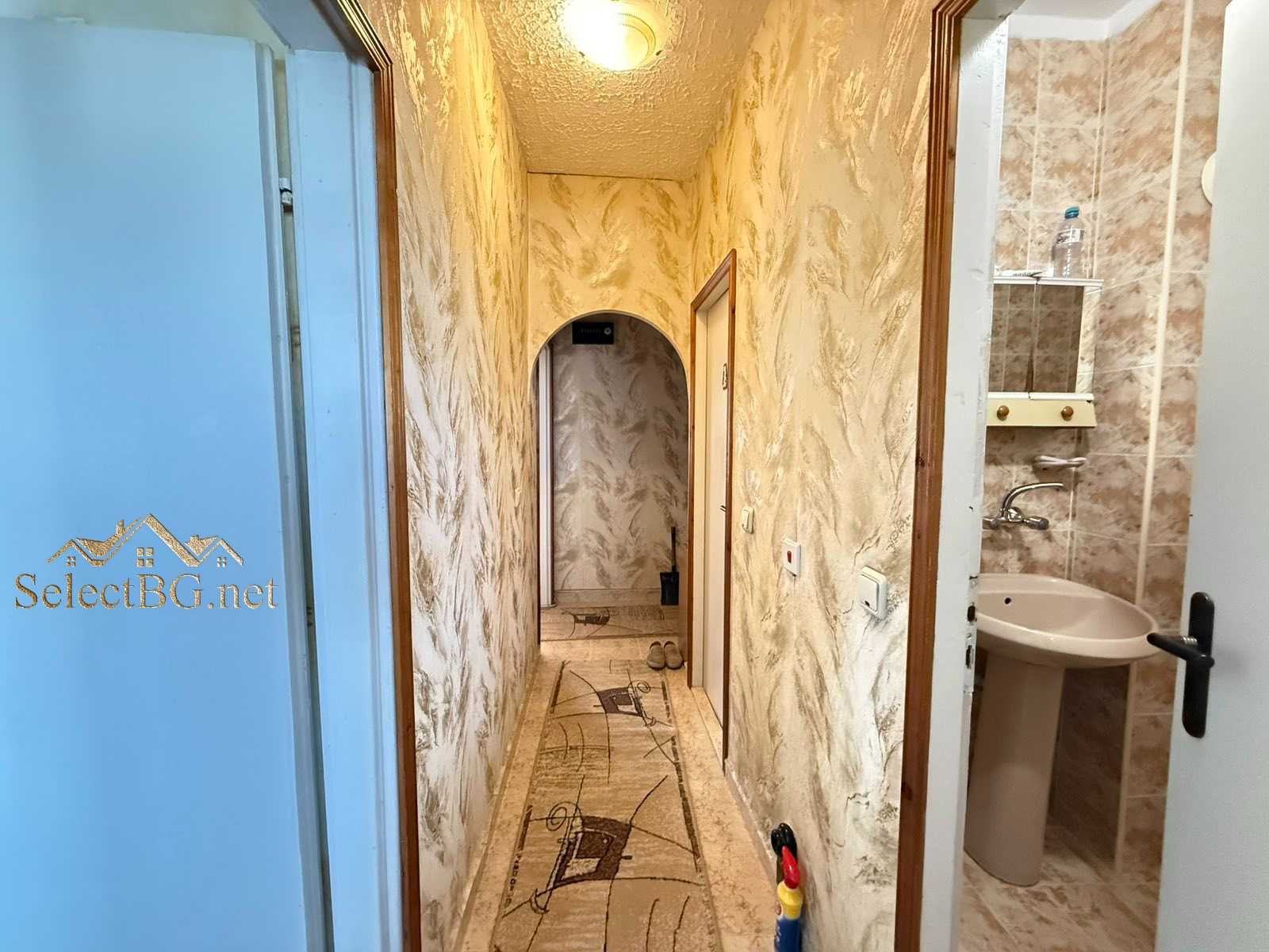 Тристаен апартамент в Зона Б