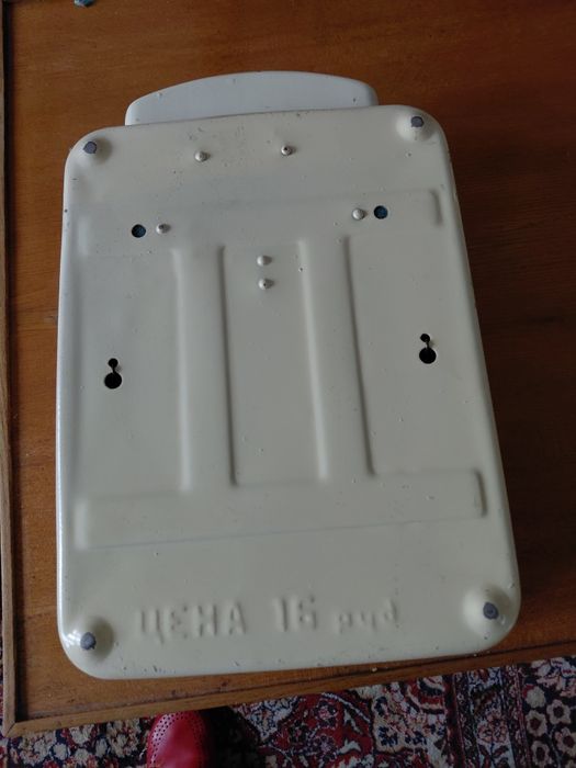 Много стабилен метален кантар - икономичен, защото работи без батерии