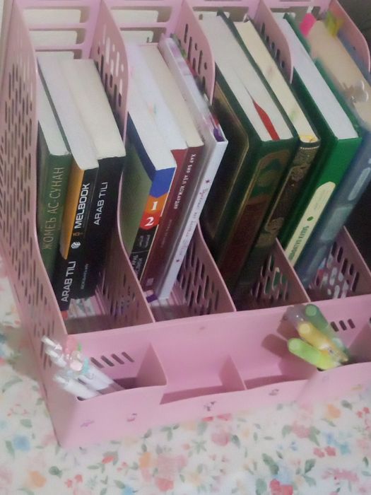 Sifatli organayzer kitob va qalamlar uchun muljalangan katta hajmda