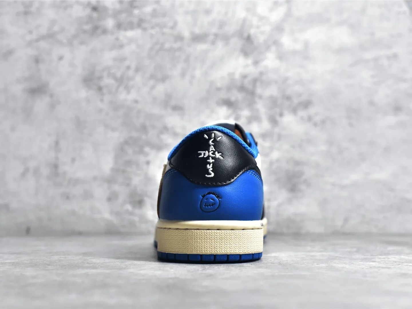 Jordan 1 Travis Scott low x Fragment