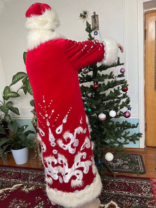 Sotiladi yoki ijaraga beriladi: Qorbobo va Qorqiz kostyumlari