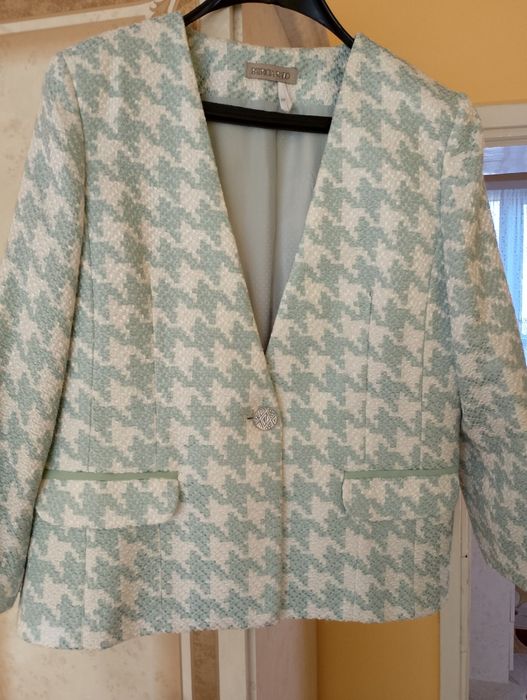 Дамски     костюми