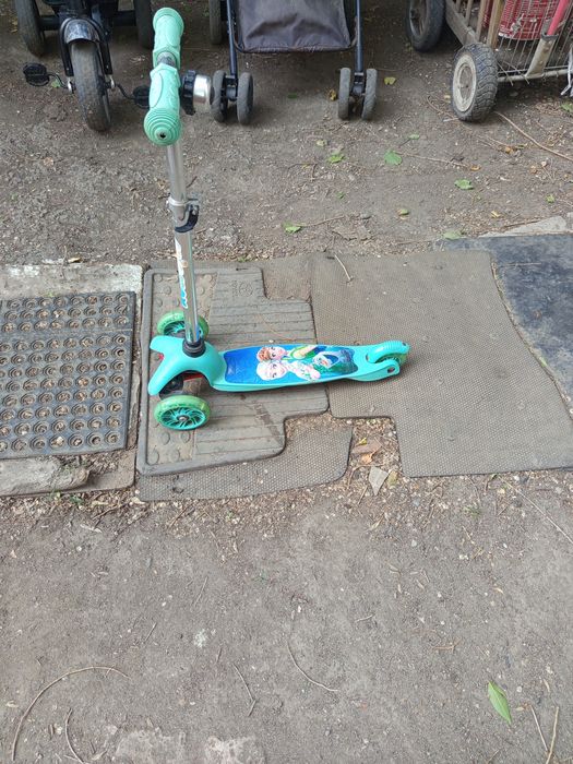 Срочно в связи с переездом самокат детский бирюзовый