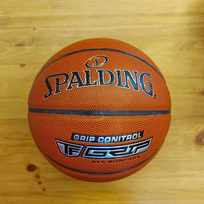 Баскетбольный мяч Spalding. Размер 7. Для зала и улицы. Коричневый.