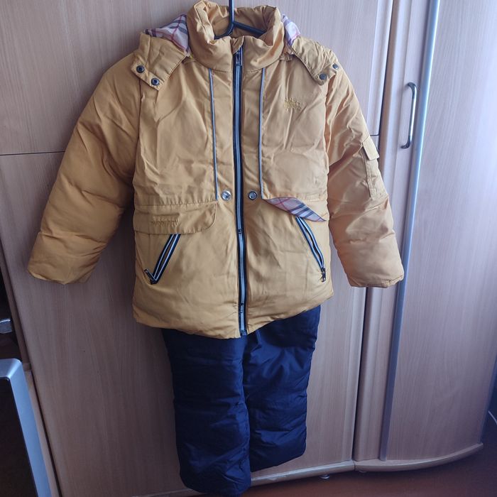 Продам комбинезоны зимние