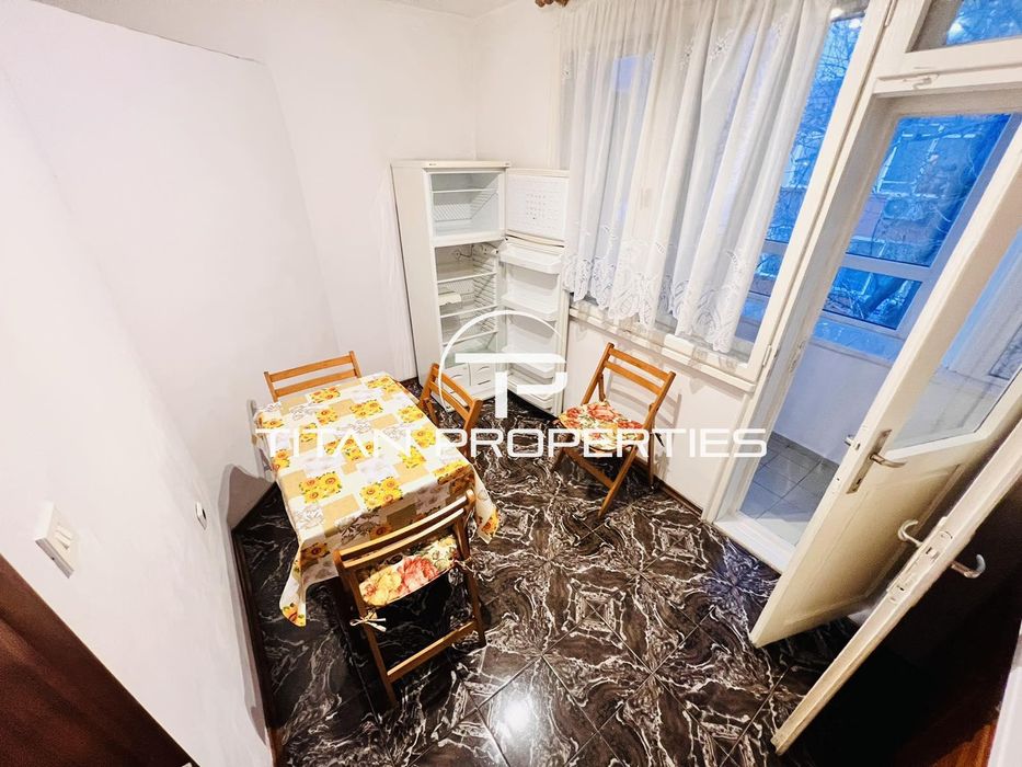 Дава се под наем Тристаен апартамент в Бургас, Център - 85 кв.м за 357 € - Снимка #8