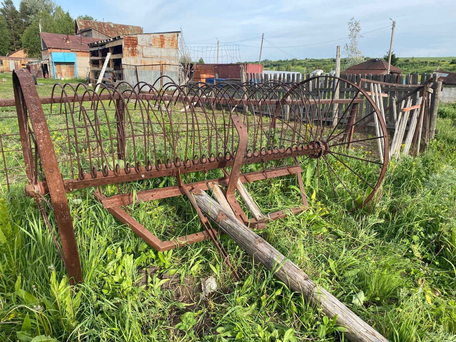 Продаю грабли и сенокоску конную.