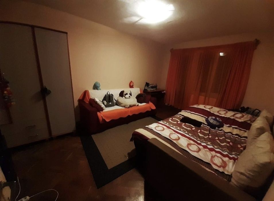 Vand apartamen 2camere,decomandat,2 balcoane,etajintermediar,500m UMF