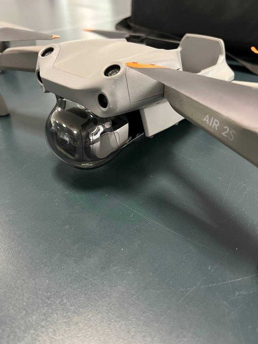 Почти нов дрон DJI Air 2S - пълен комплект + кутия
