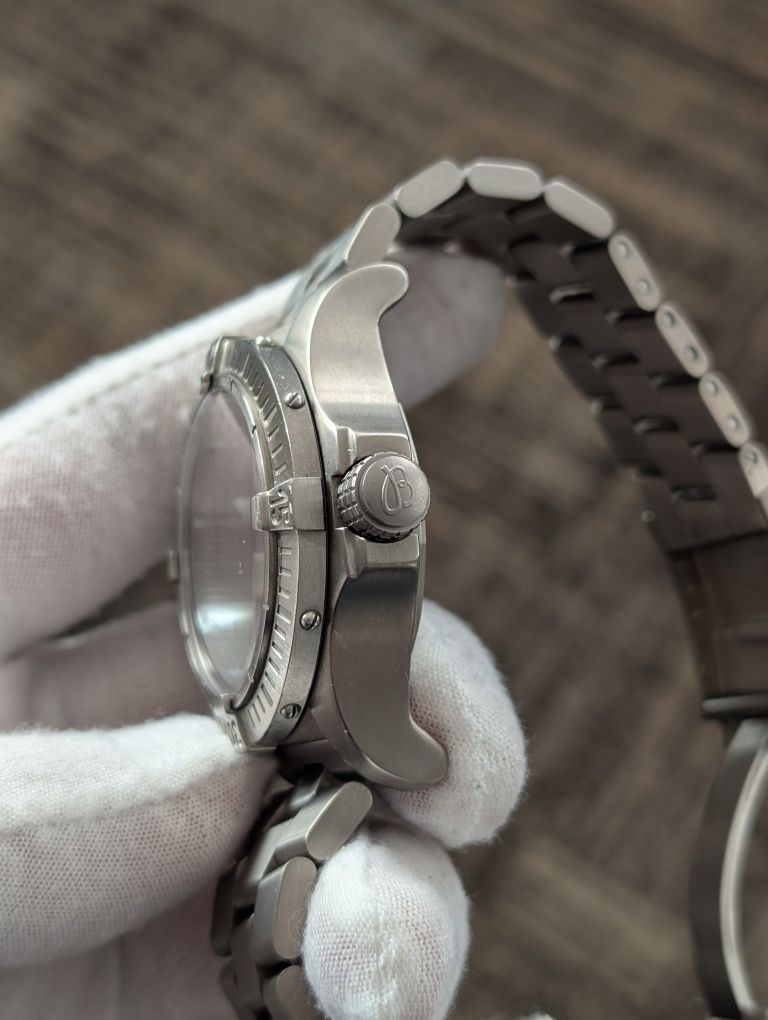 BREITLING Avenger Seawolf E17370 Titanium 3000m. / Grey Dial