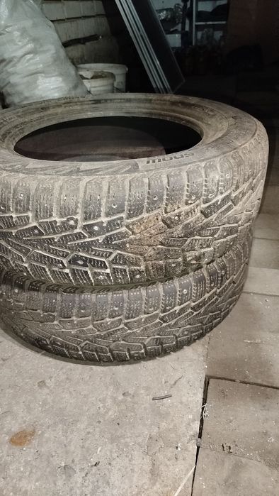 Продам зимние шины 2шт.
