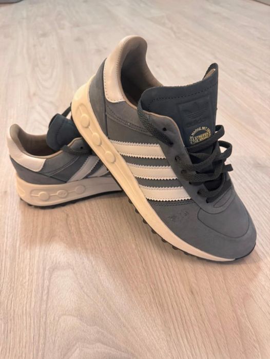 Adidasi Adidas 42 Nepurtati noi originali