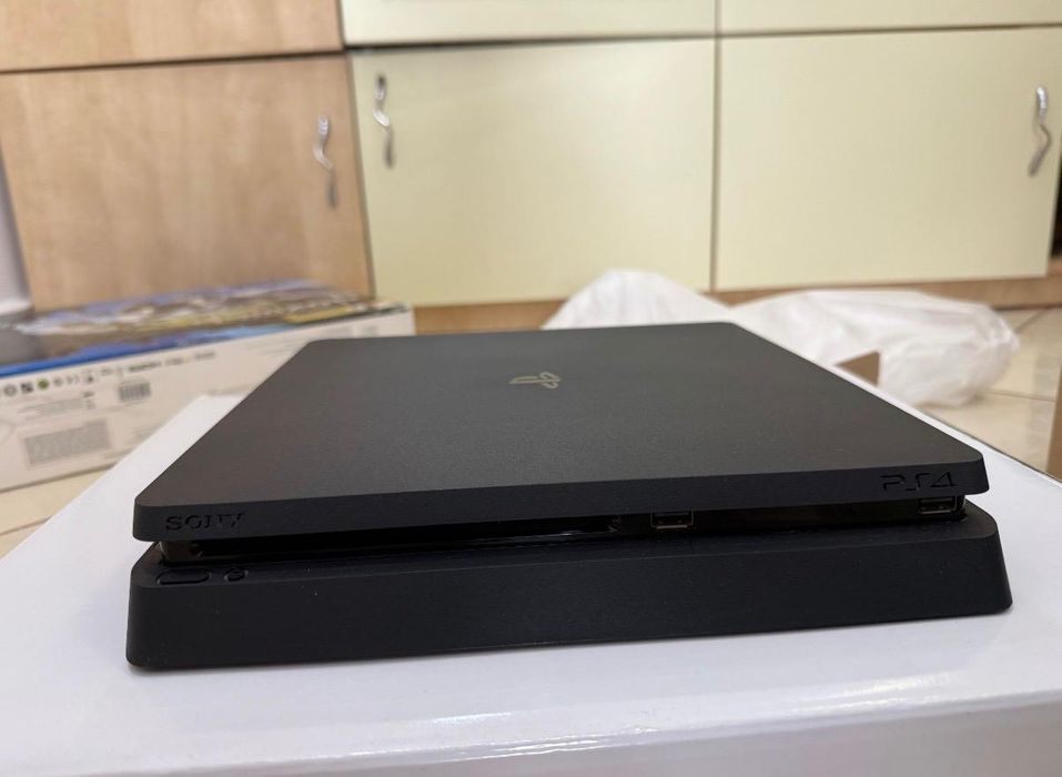 Consola PS4 Slim 1TB