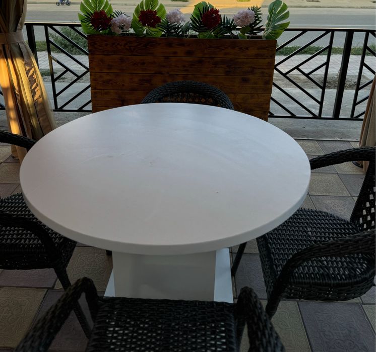 Стол круглый белый